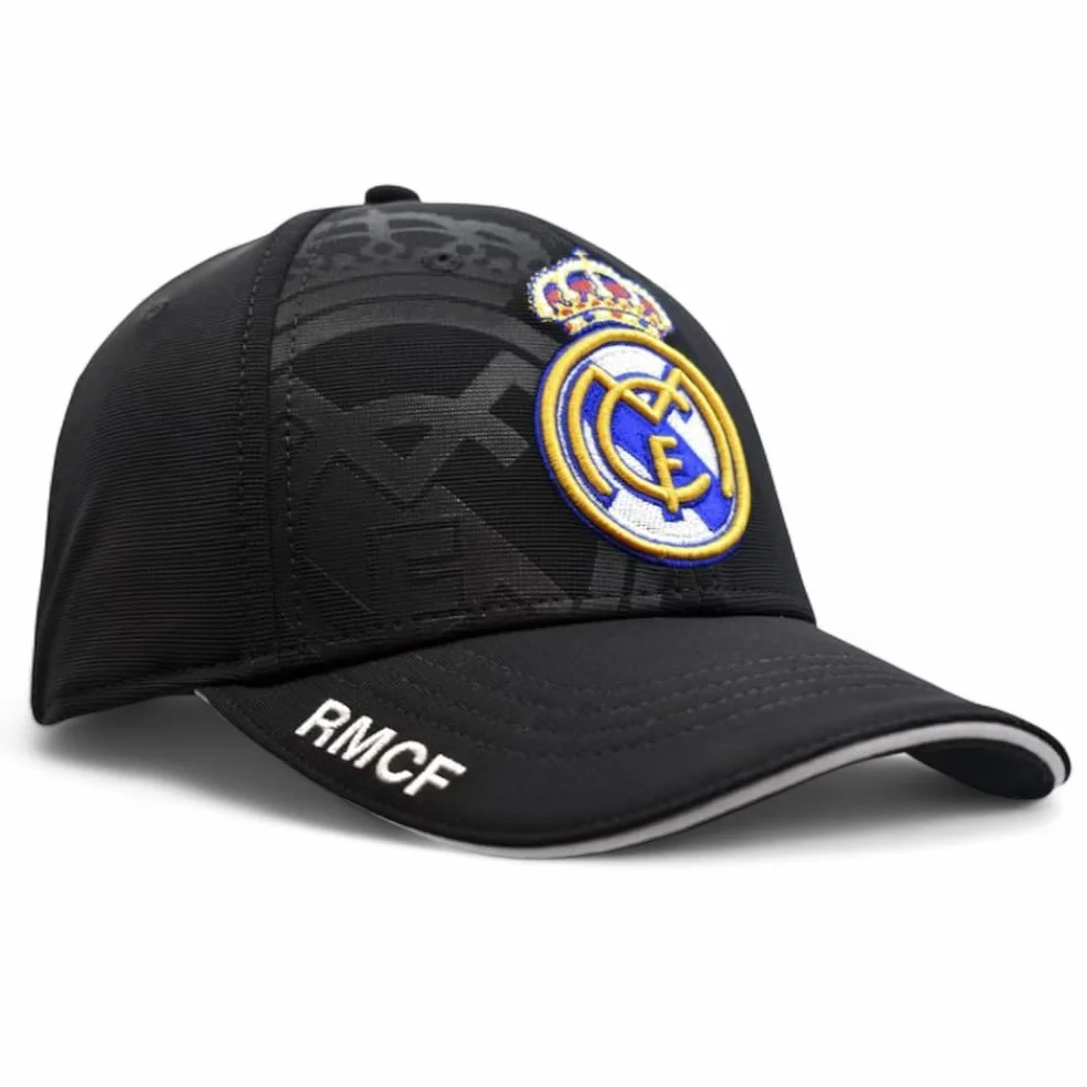 Real Madrid Pack Gorra, Bufanda y Termo Oficial; combinación Ideal para Mostrar tu pasión madridista con Estilo y funcionalidad.