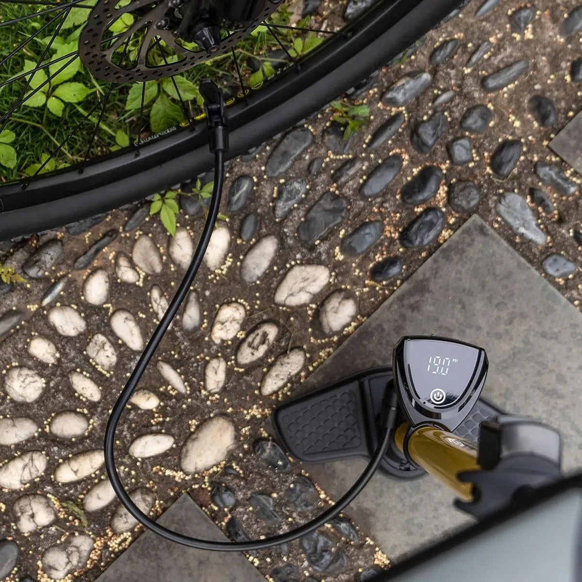 CXWXC Bomba de Bicicleta con manómetro Digital – Bomba de Aire de pie hasta 140 PSI para válvulas Presta & Schrader – Bomba de Aire portátil para Bicicleta con Gran Pantalla LCD