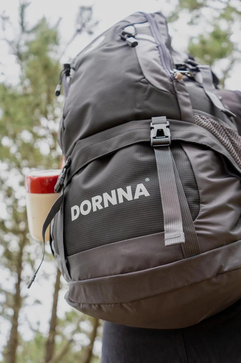 Mochila Trekking y Senderismo 60 Litros, Mochila Impermeable para Montaña, Camino de Santiago y Acampada con Múltiples Compartimentos. (Negro)