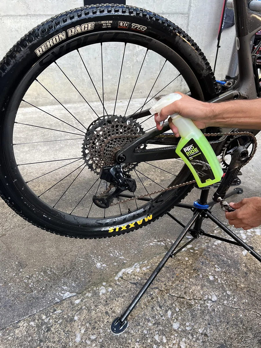 Bike Degreaser - Desengrasante Cadena Bicicleta - Limpiador Cadena Bici - Actúa Sobre Grasa y Suciedad - Garrafa 4 litros