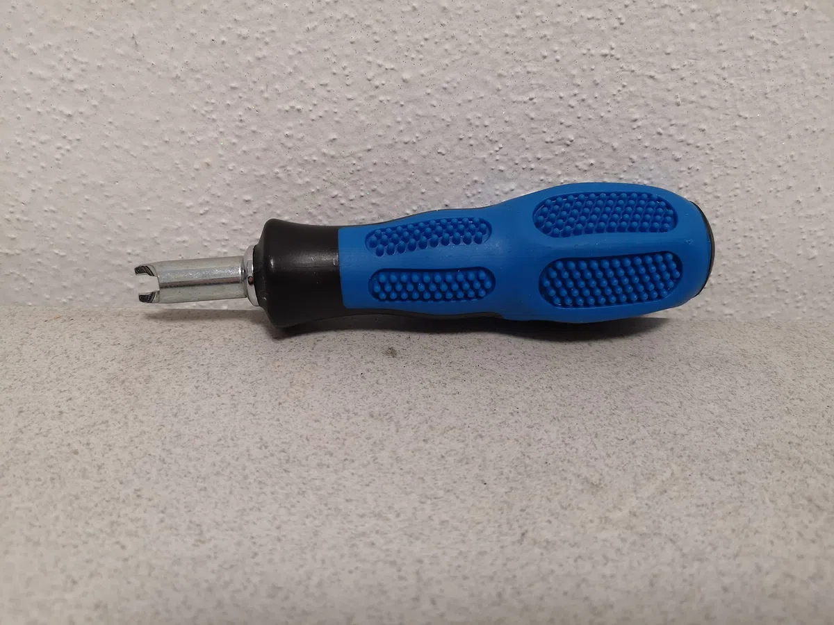 BESTGRIP Clavos para botas de pesca de goma, bota SCAFANDRO N. 20 clavos con llave de montaje