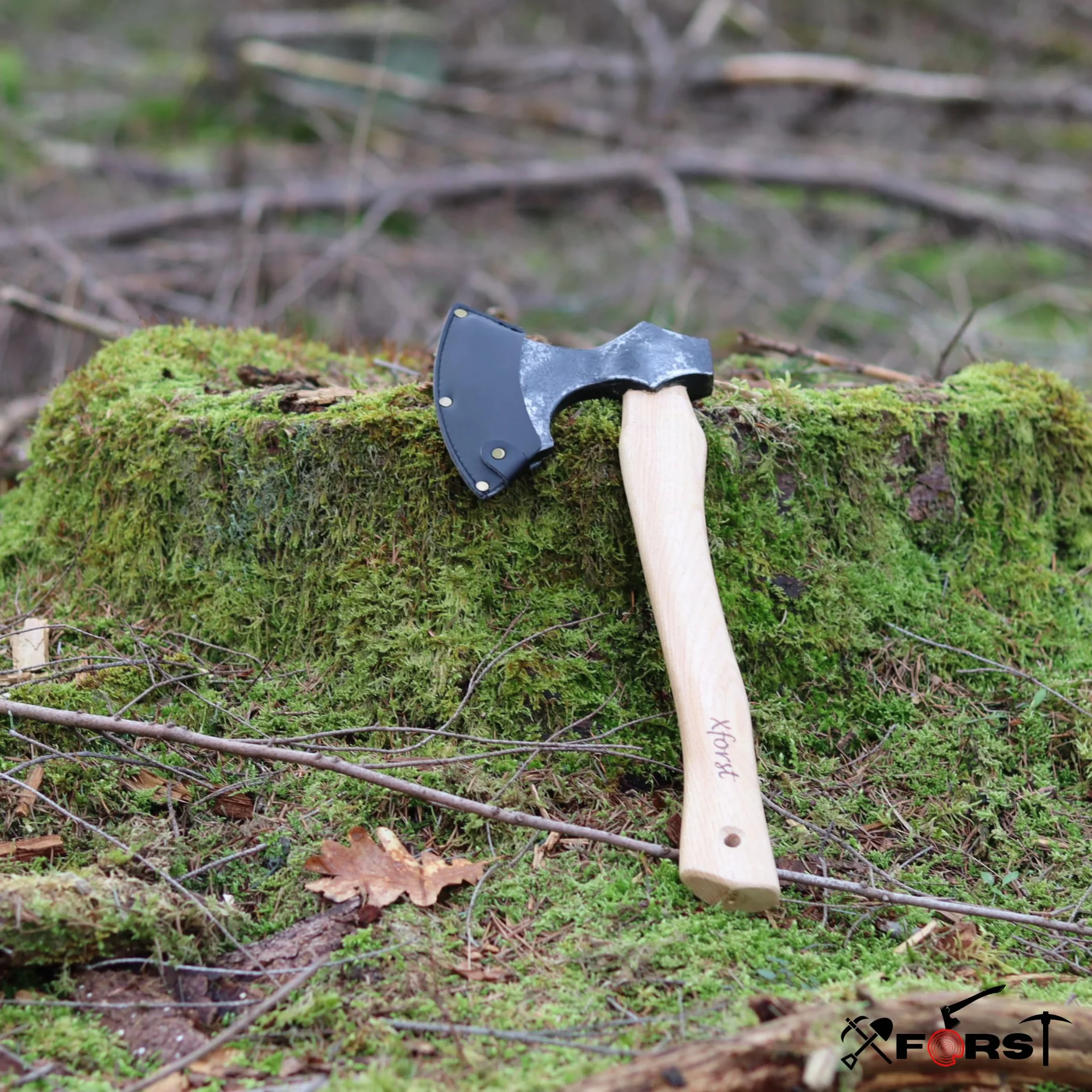 Xforst Hacha Vikinga, Hacha con Mango de Madera de Nogal Hickory Incluye Funda de Cuero Auténtico Negro - Modelo X-WIC