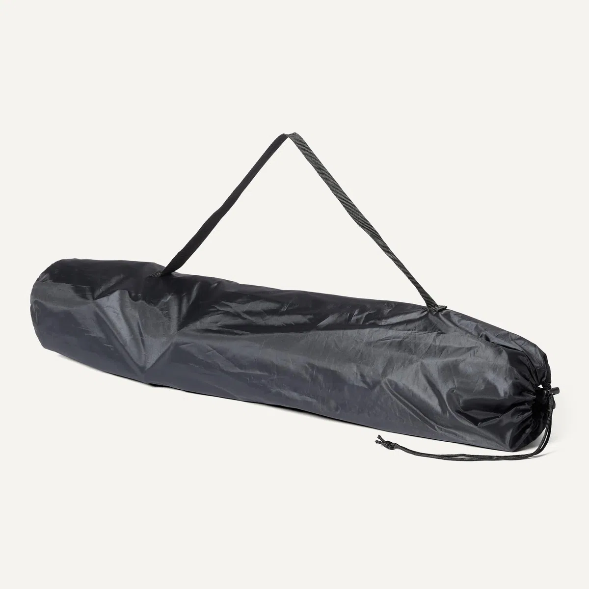Amazon Basics Silla de Camping Plegable Portátil con Portavasos - Silla de Exterior con Marco de Acero, Resistente al Agua, con Bolsa de Transporte - 72,5cm x 52,5cm x 93,2cm - Negro - Pack de 2