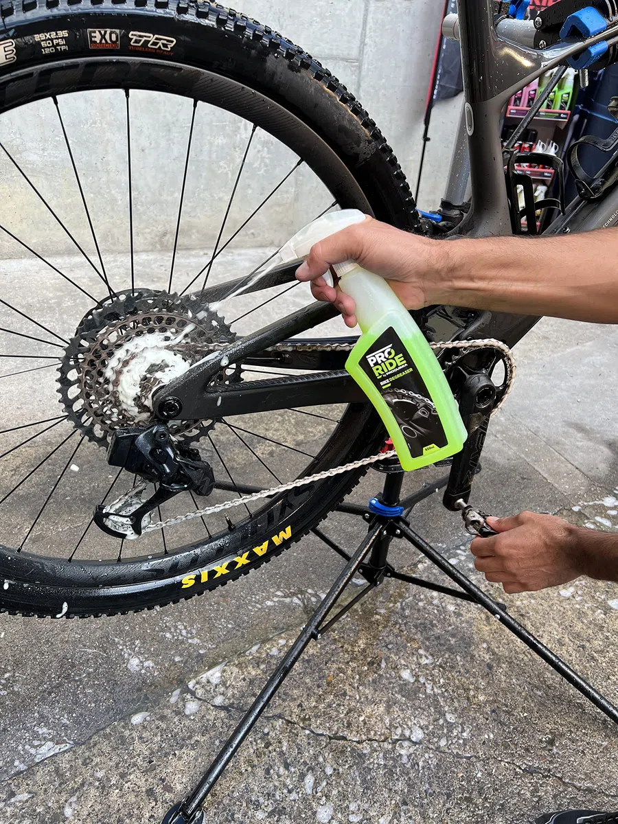 Bike Degreaser - Desengrasante Cadena Bicicleta - Limpiador Cadena Bici - Actúa Sobre Grasa y Suciedad - Garrafa 4 litros