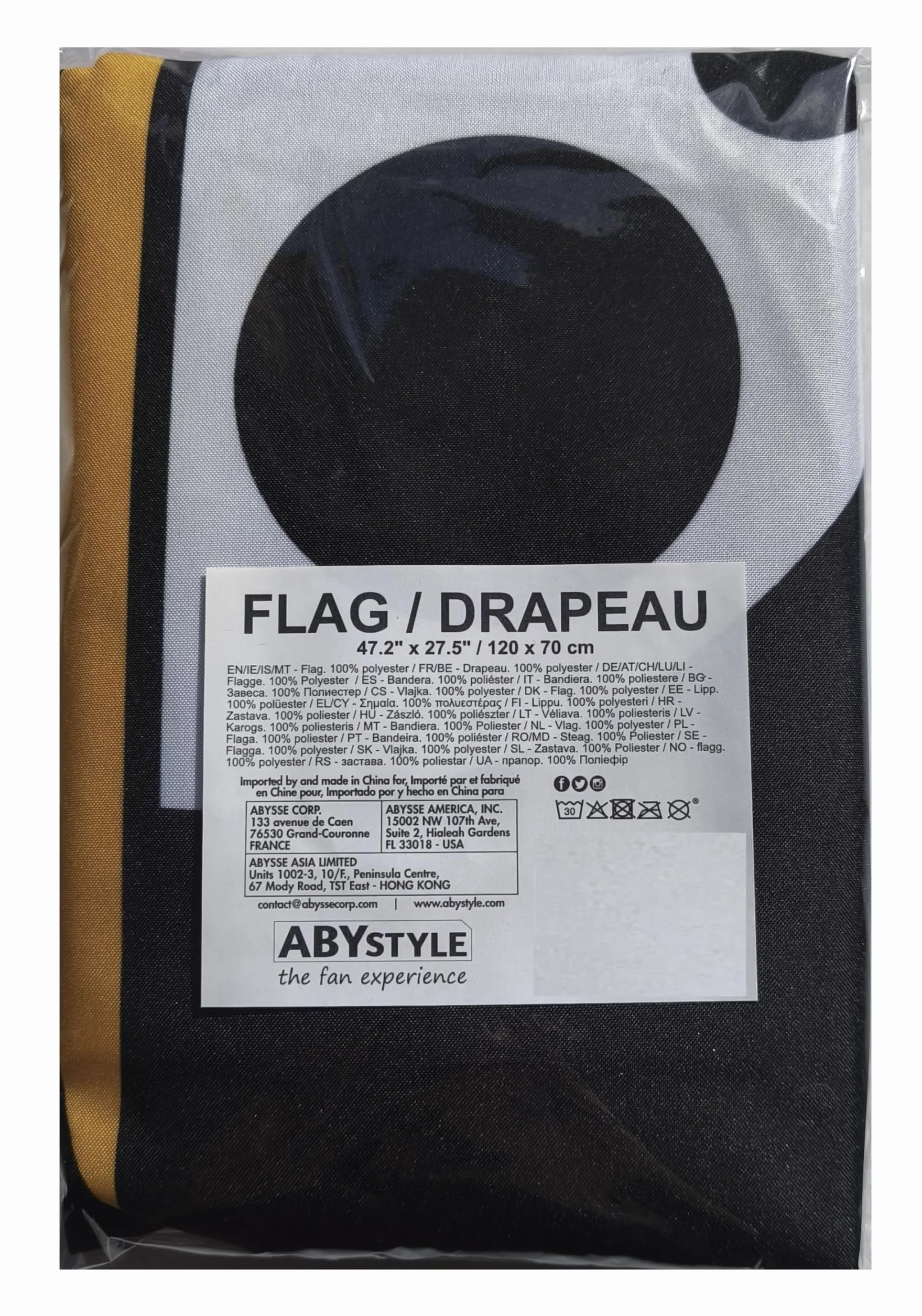 ABYstyle Bandera de una pieza oficial tejido resistente accesorio decorativo coleccionista negro y blanco