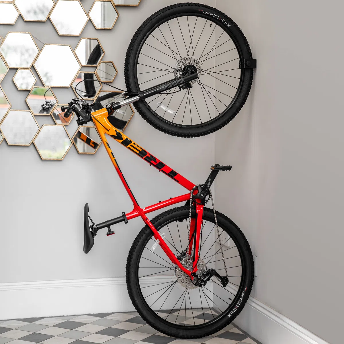 Hornit CLUG Pro Soporte de Pared para Bicicleta | Gancho de Bicicleta | Almacenamiento de Ciclo | Con Correa FIDLOCK | 5 Tamaños | Fácil de Instalar