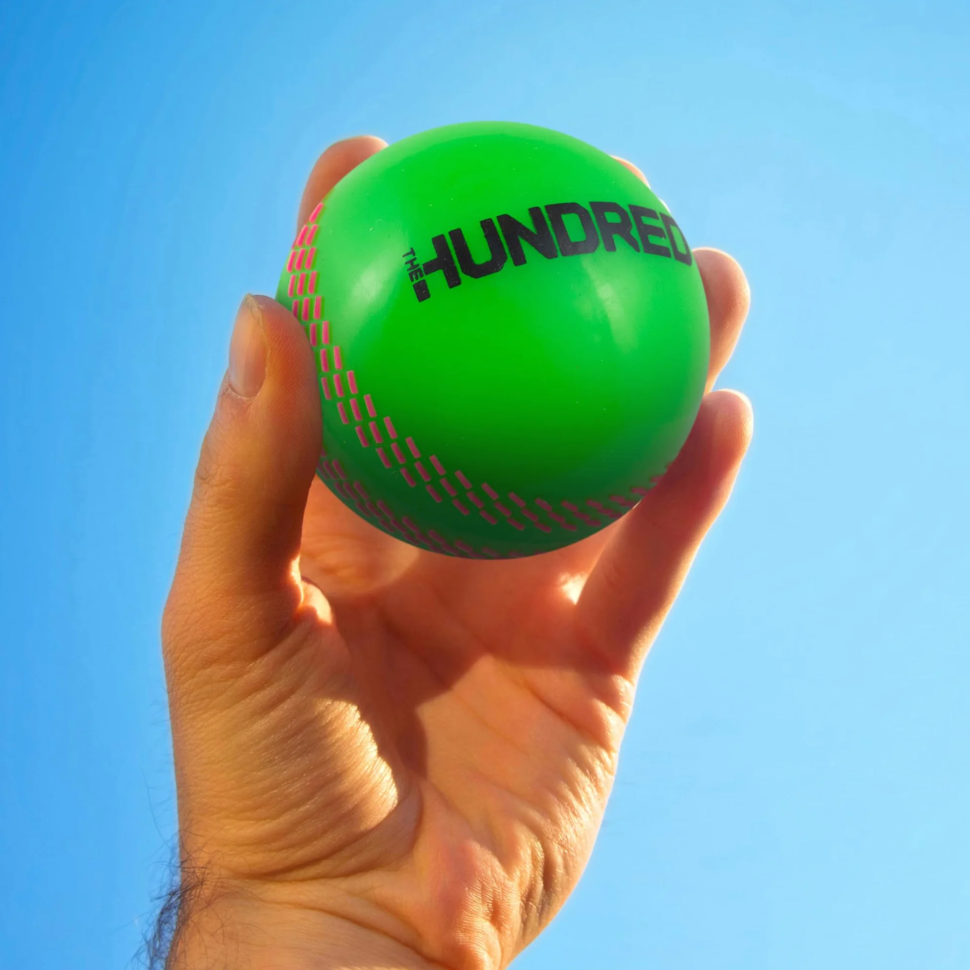 Hy-Pro Las cien bolas de viento con licencia oficial, paquete de 3, verde, rosa, negro, pelota de entrenamiento, equipo de críquet