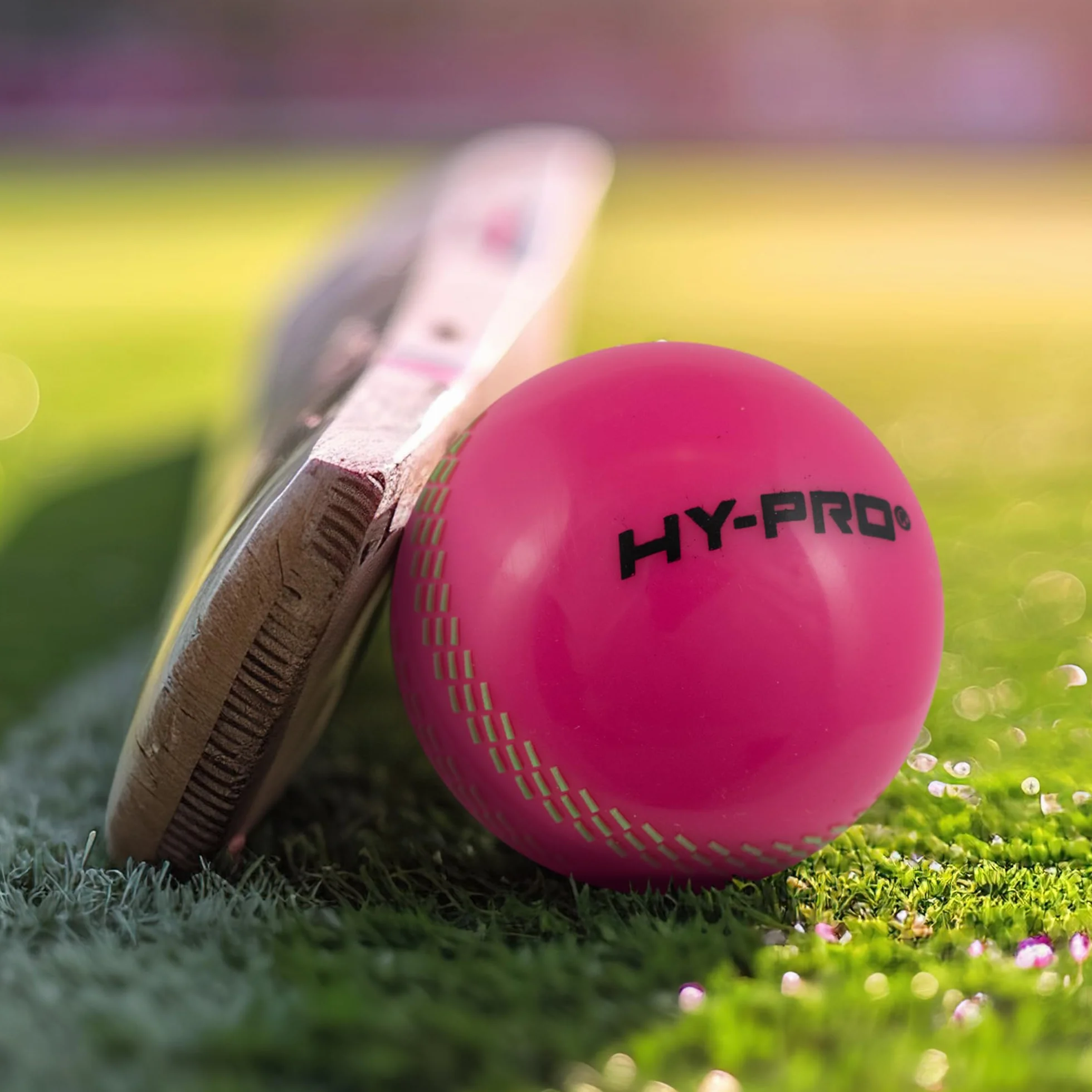 Hy-Pro Las cien bolas de viento con licencia oficial, paquete de 3, verde, rosa, negro, pelota de entrenamiento, equipo de críquet