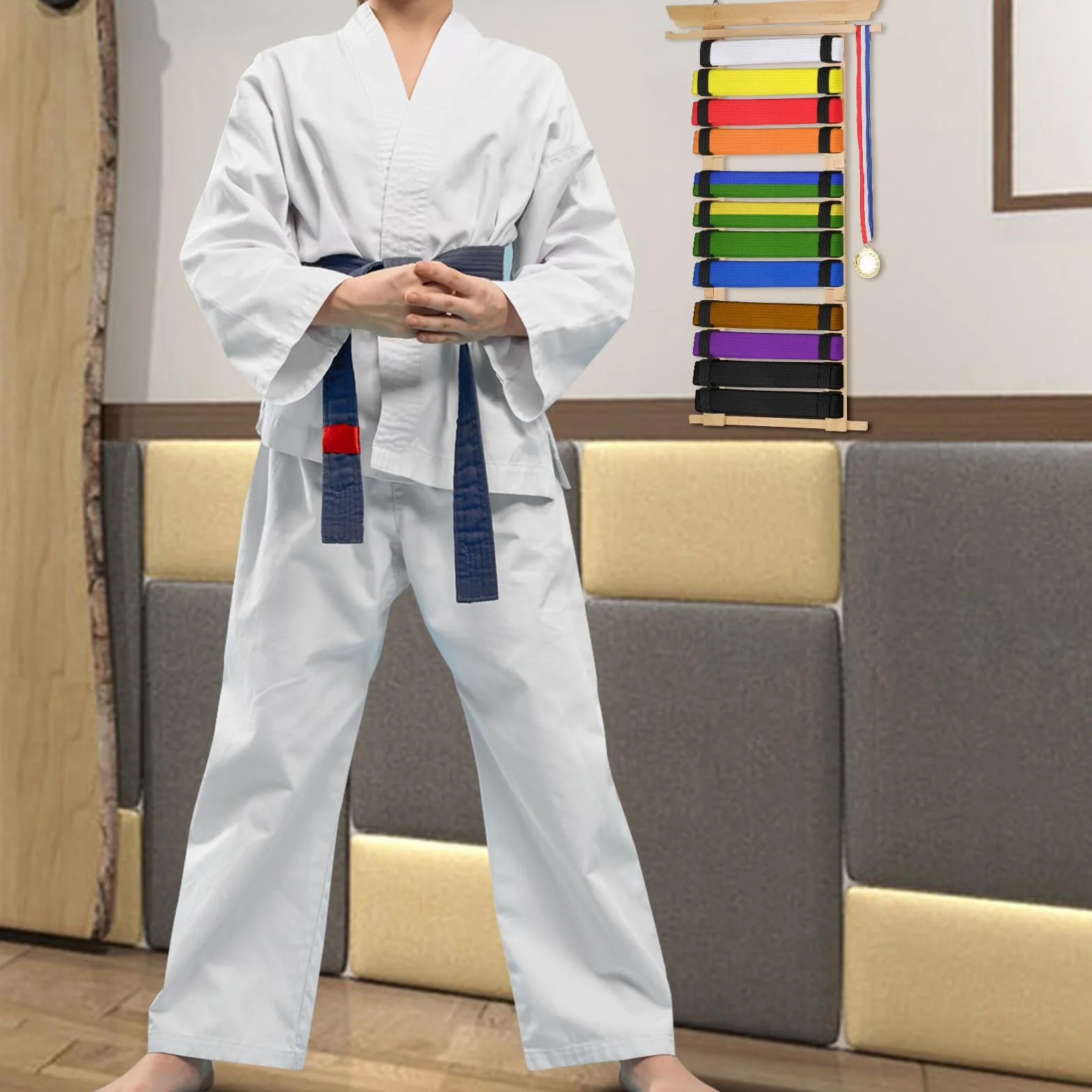 SUMNACON 12 cinturones de bambú para artes marciales, organizador de cinturón de karate y taekwondo desmontable, soporte de exhibición de medallas para estudiantes de karate y taekwondo (sin