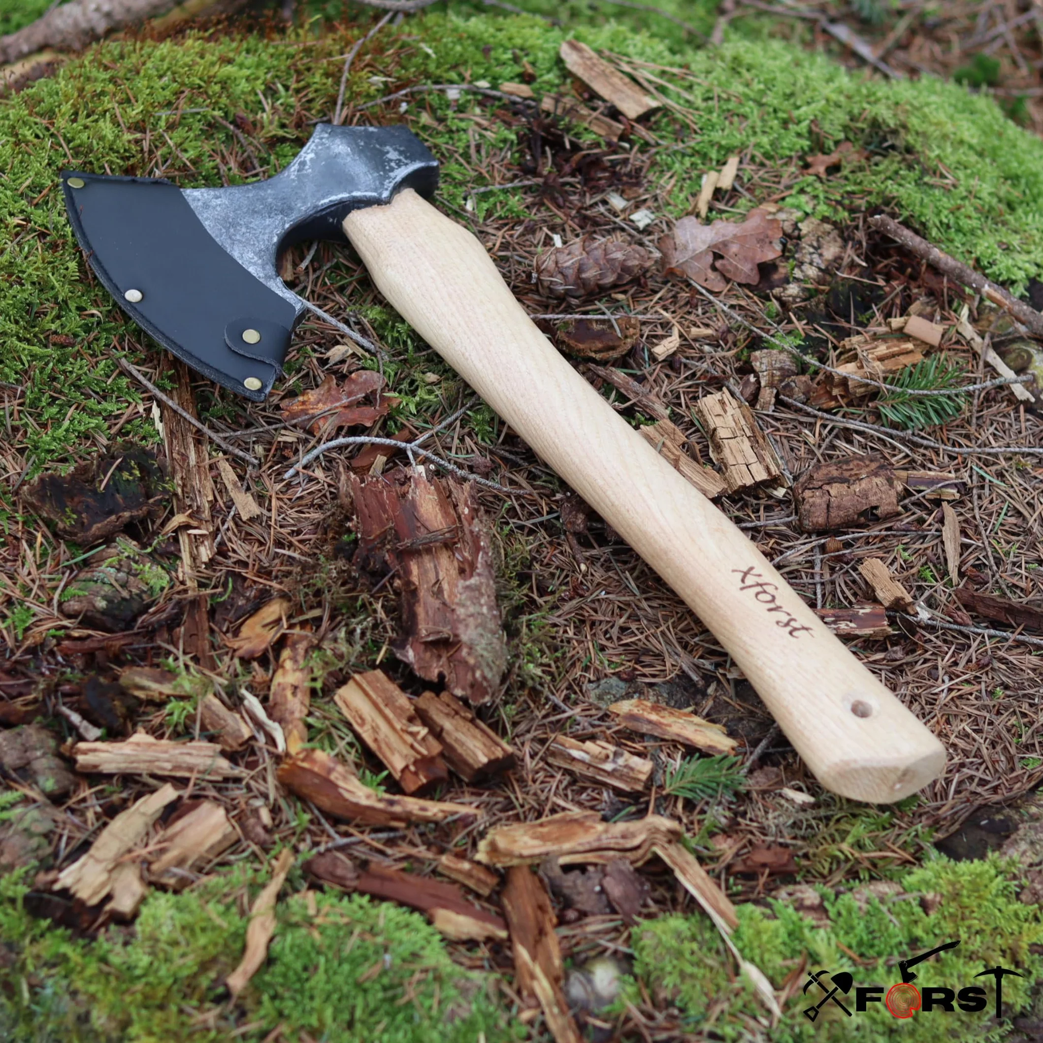 Xforst Hacha Vikinga, Hacha con Mango de Madera de Nogal Hickory Incluye Funda de Cuero Auténtico Negro - Modelo X-WIC
