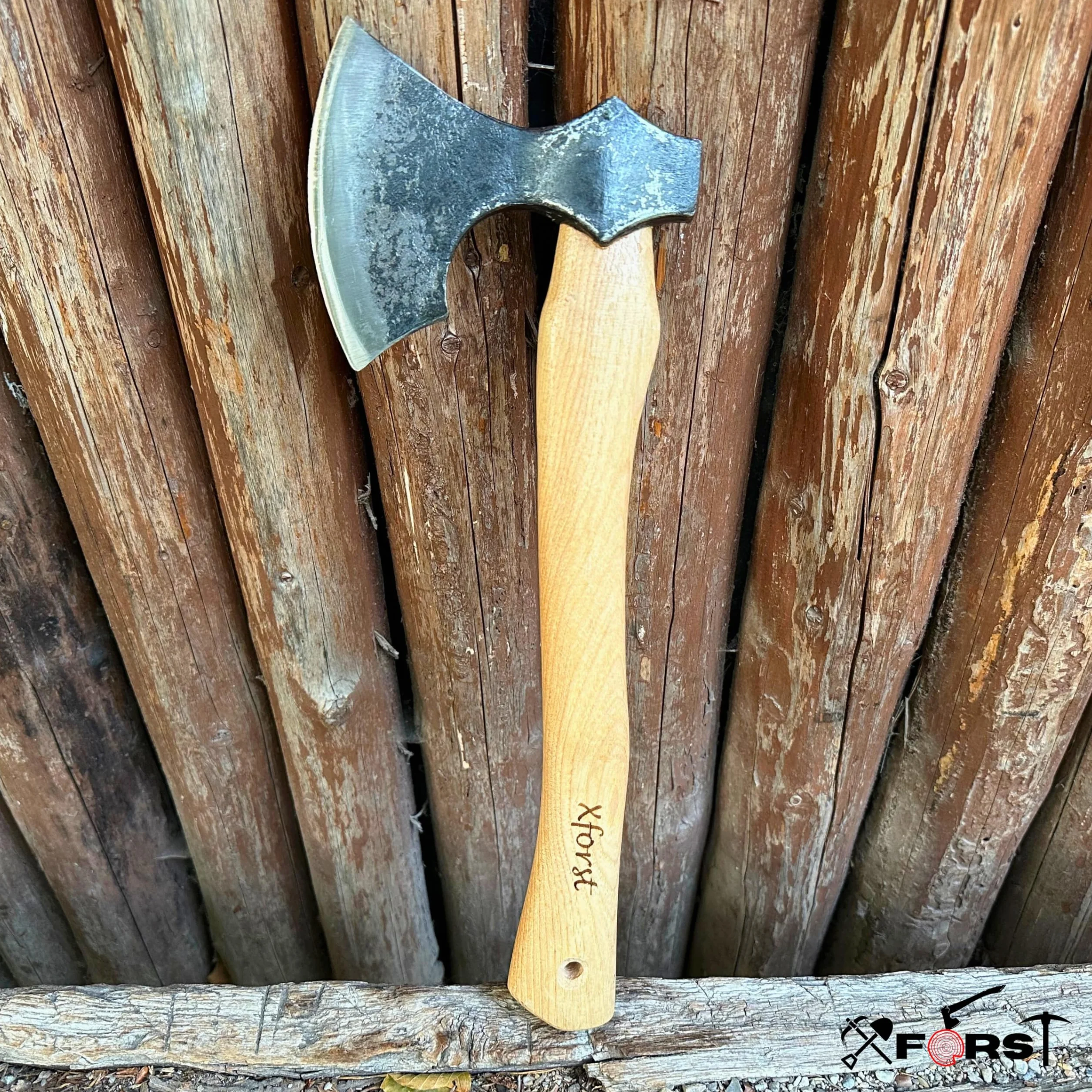 Xforst Hacha Vikinga, Hacha con Mango de Madera de Nogal Hickory Incluye Funda de Cuero Auténtico Negro - Modelo X-WIC