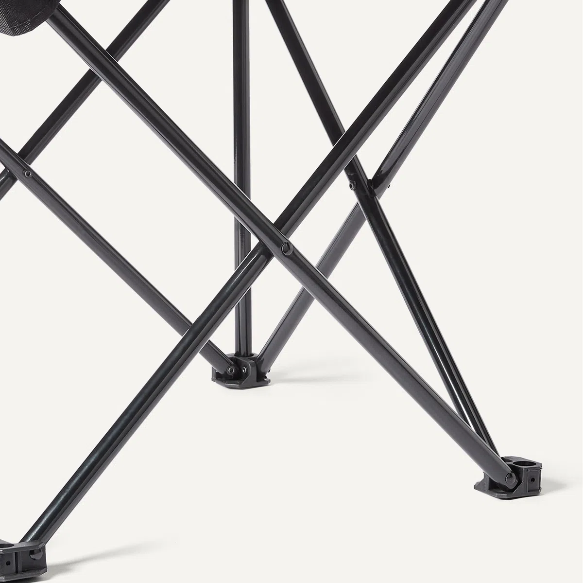 Amazon Basics Silla de Camping Plegable Portátil con Portavasos - Silla de Exterior con Marco de Acero, Resistente al Agua, con Bolsa de Transporte - 72,5cm x 52,5cm x 93,2cm - Negro - Pack de 2