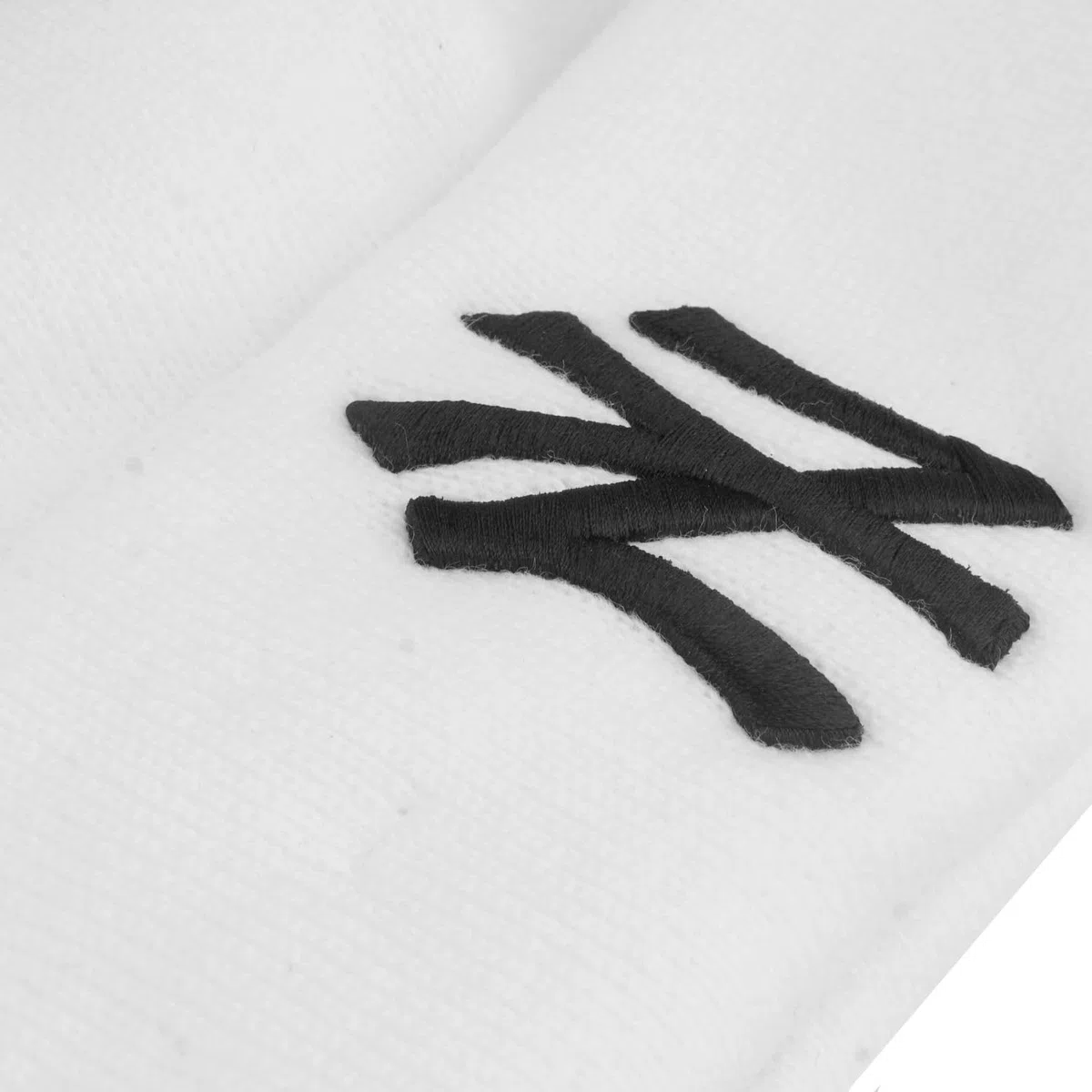 New Era Gorro de invierno Cuff Beanie – New York Yankees blanco