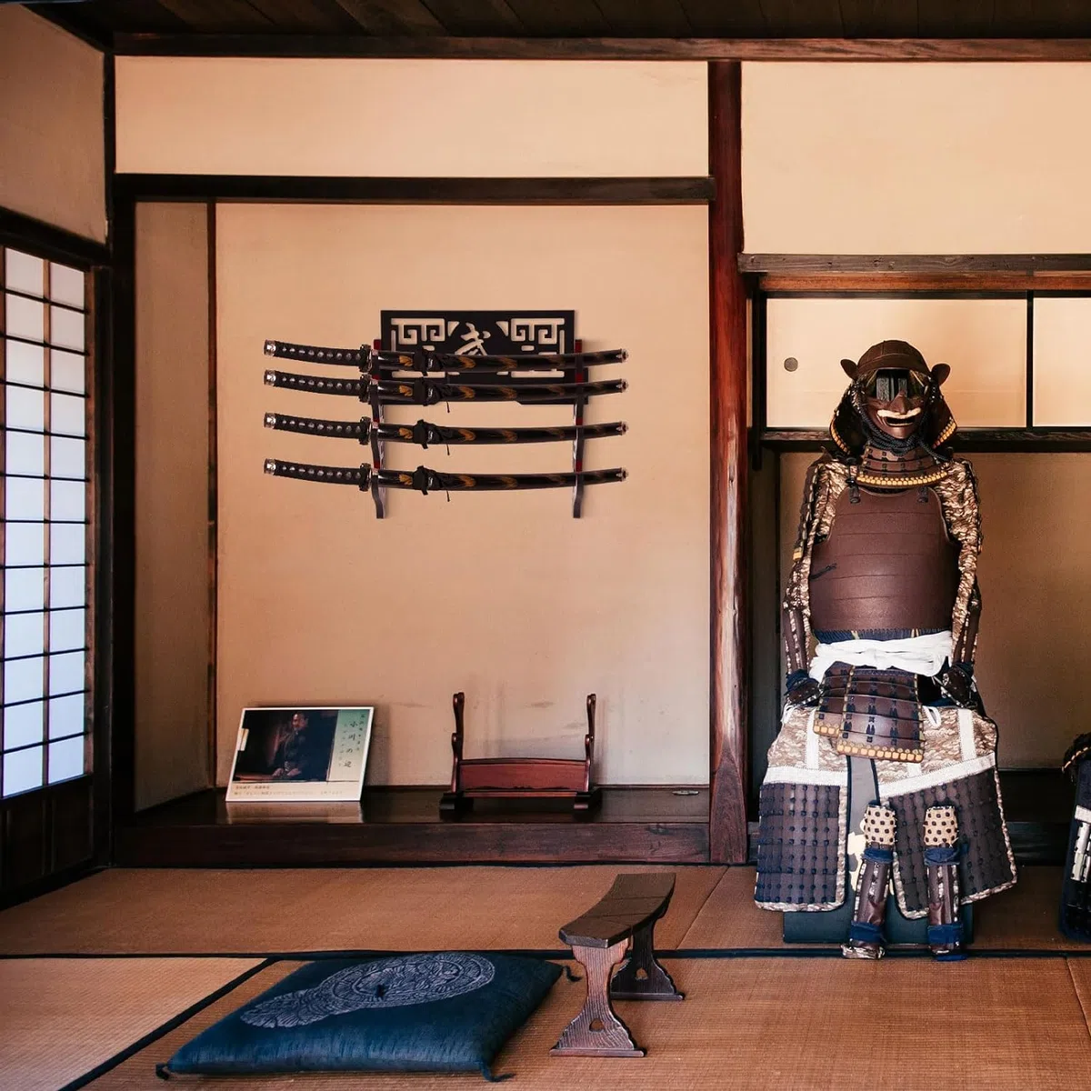Soporte de pared para espada, soporte de exhibición, espadas acolchadas Katana Wakizashi Genji y Samurai, 4 niveles