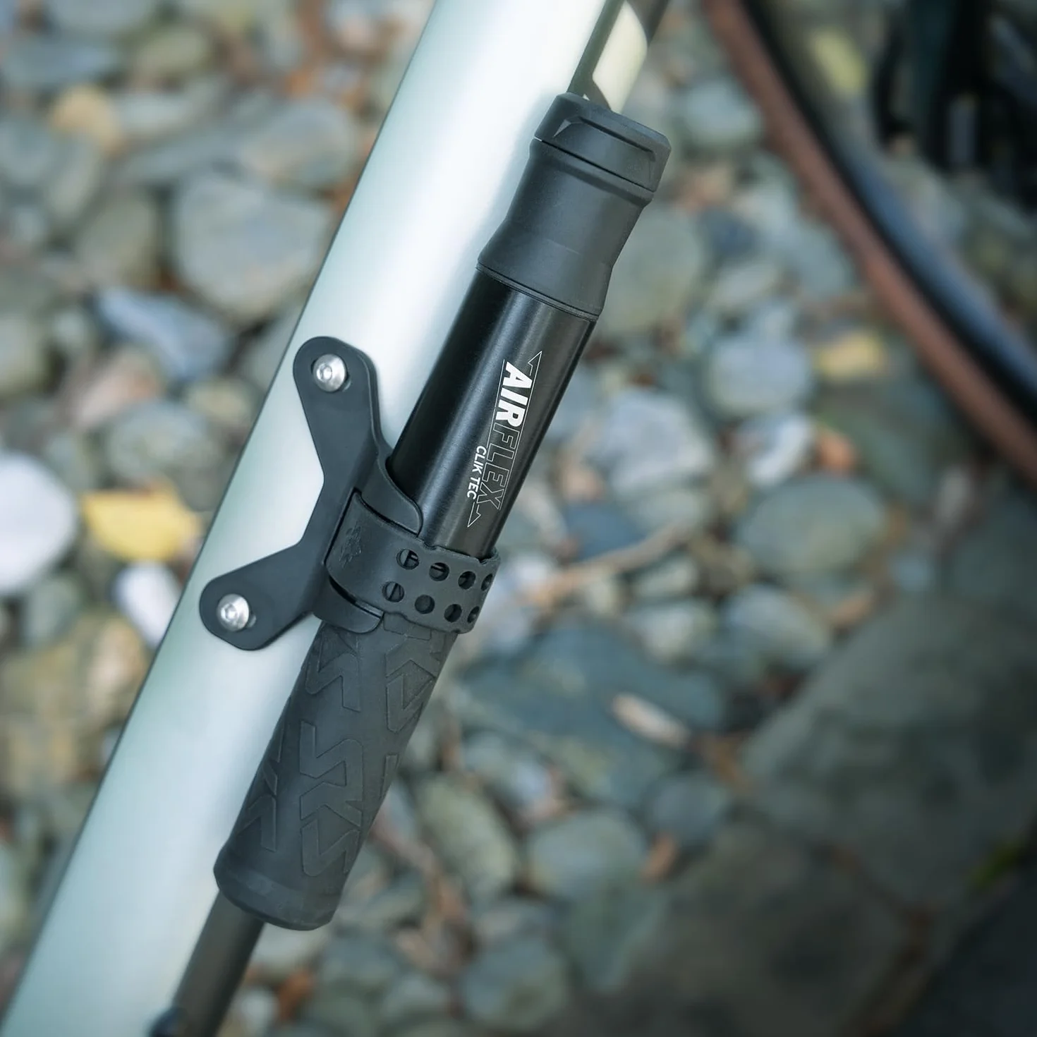 SKS Germany Airflex Explorer CLIK Tec - Minibomba para Bicicleta para Sistema CLIK Valve, Manguera Extensible con Cabezal de válvula CLIK Tec, Mango ergonómico con componentes Blandos, Color Negro